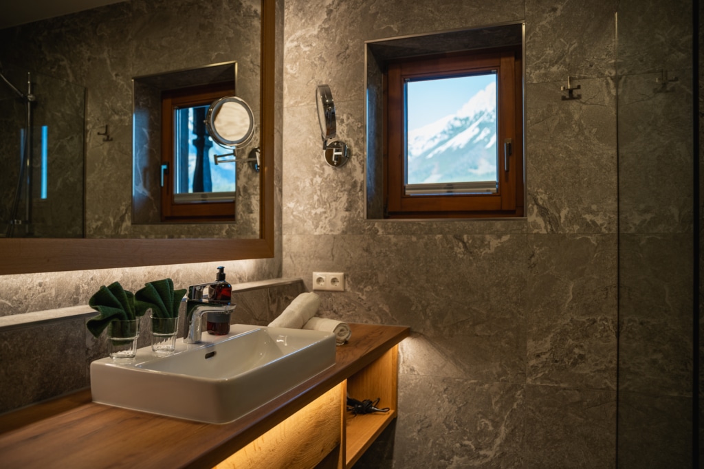 Doppelzimmer Deluxe Badezimmer Hotel Hochfilzer
